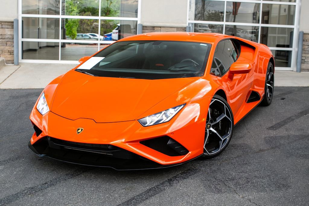 Used 2021 Lamborghini Huracan EVO image 2