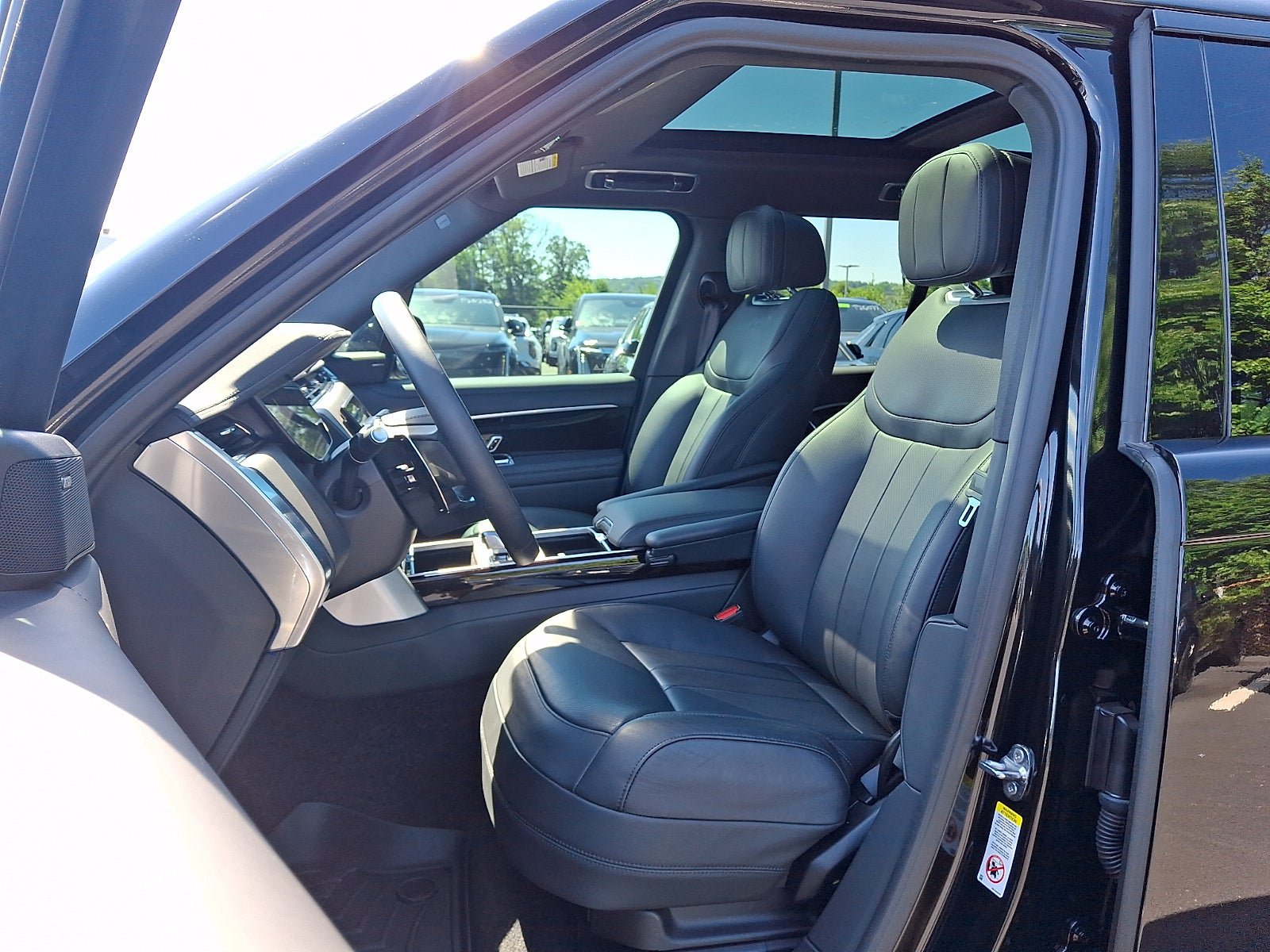 Used 2024 Land Rover Range Rover SE AWD/4WD image 14