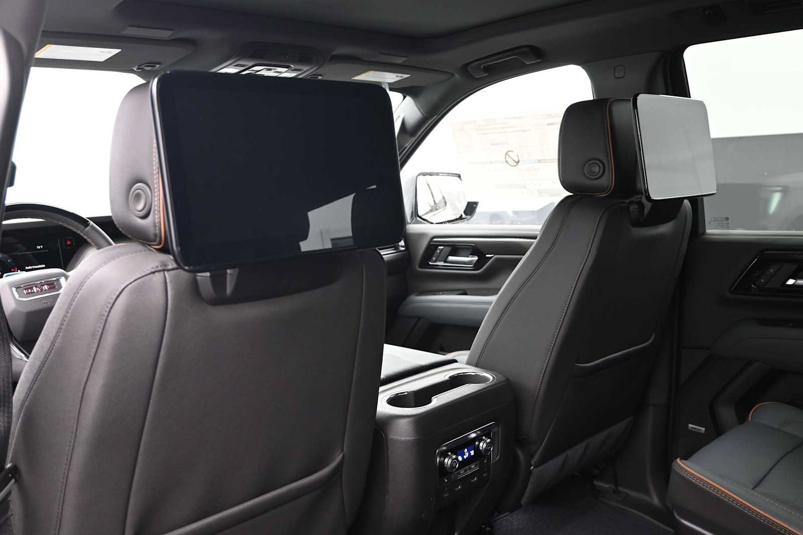 New 2026 GMC Yukon AT4 w/ AT4 Premium Plus Package AWD/4WD image 24