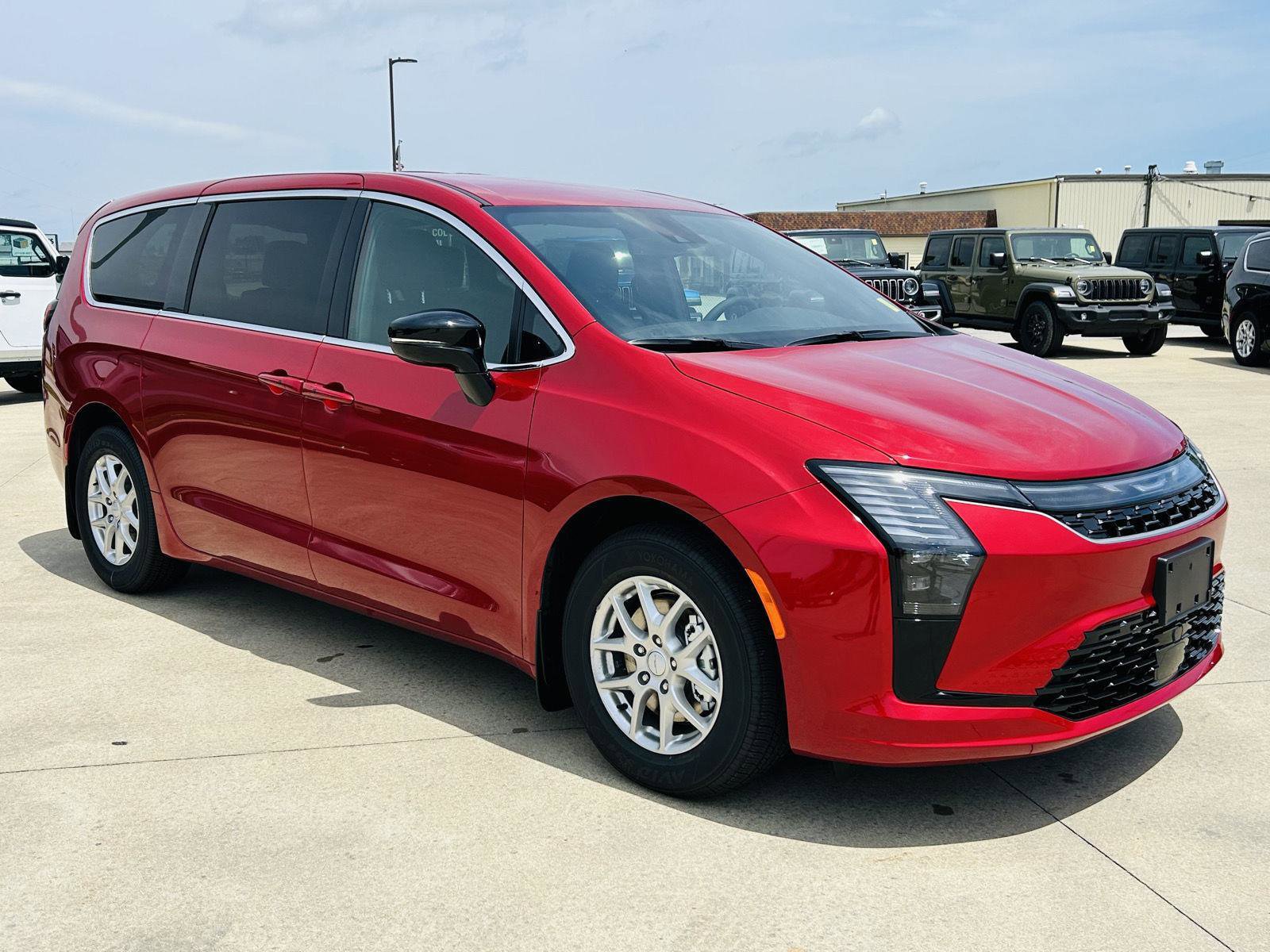 New 2027 Chrysler Pacifica Select FWD image 2