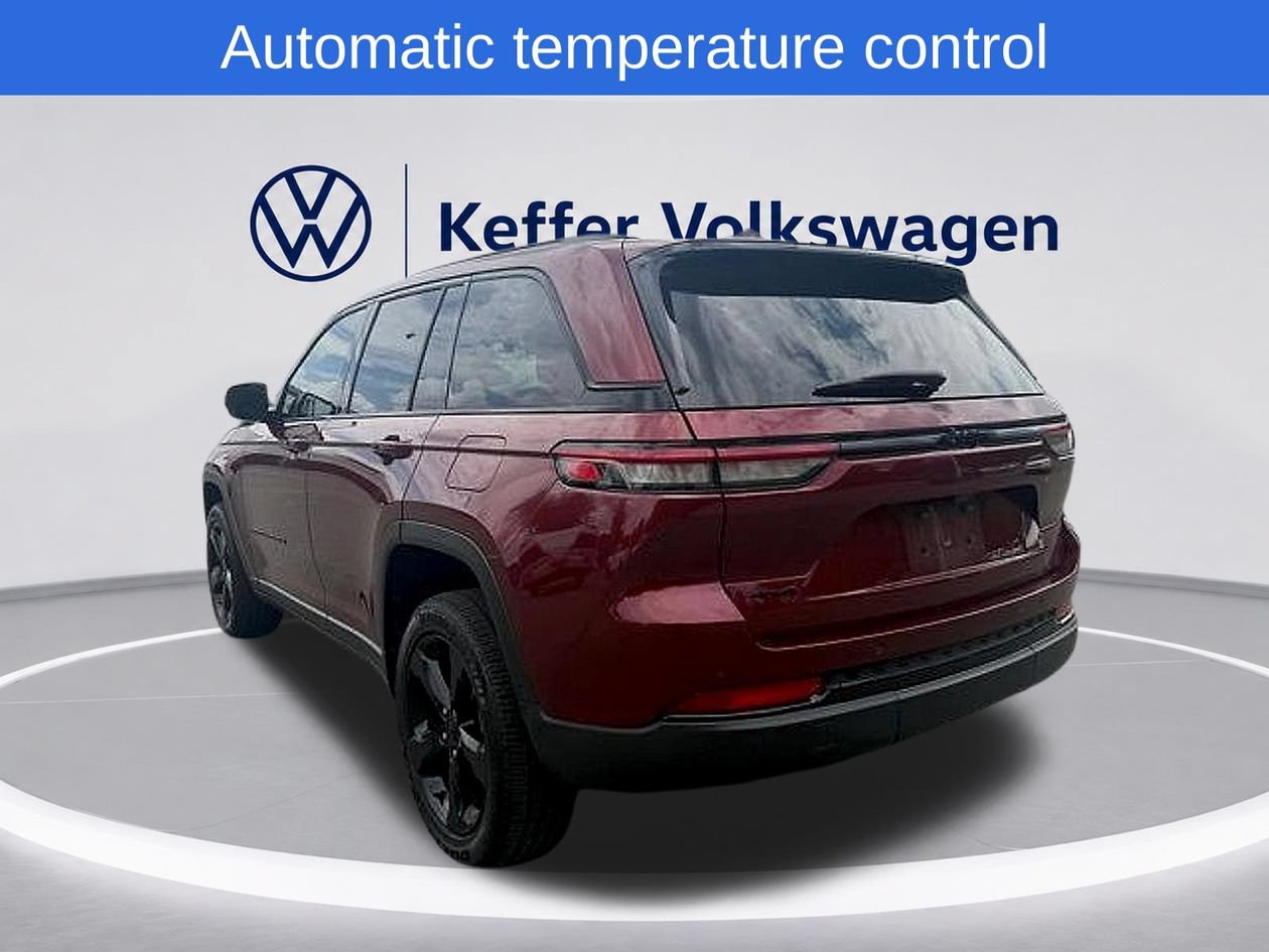 Used 2023 Jeep Grand Cherokee Altitude AWD/4WD image 3