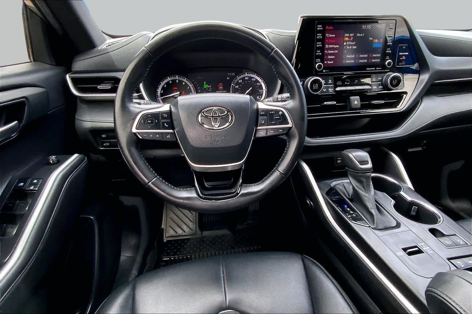 Used 2022 Toyota Highlander XSE FWD image 6