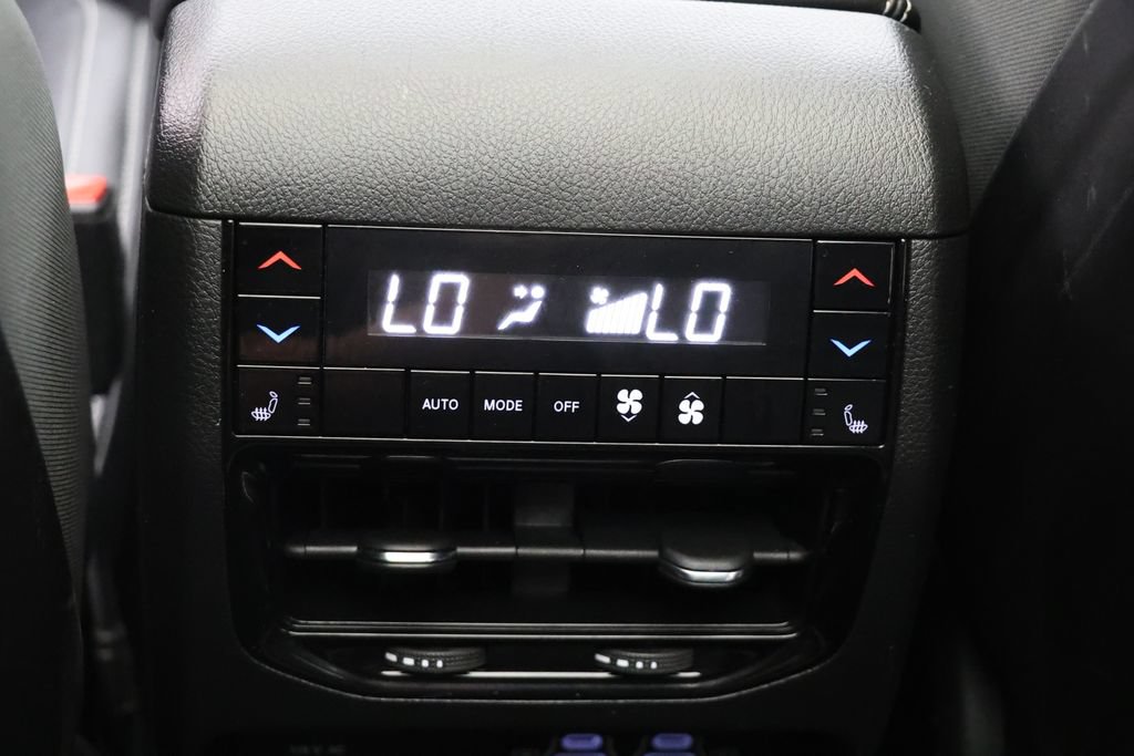 Used 2023 Jeep Grand Cherokee Overland w/ Luxury Tech Group IV AWD/4WD image 12