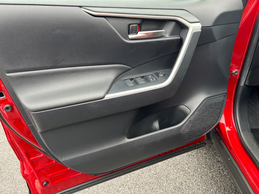 Used 2023 Toyota RAV4 SE image 21