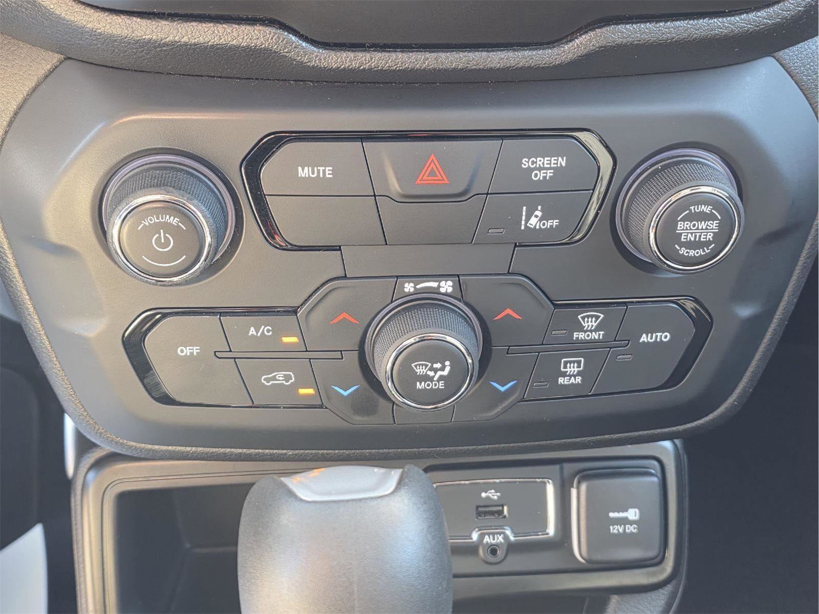 Used 2021 Jeep Renegade Latitude image 21