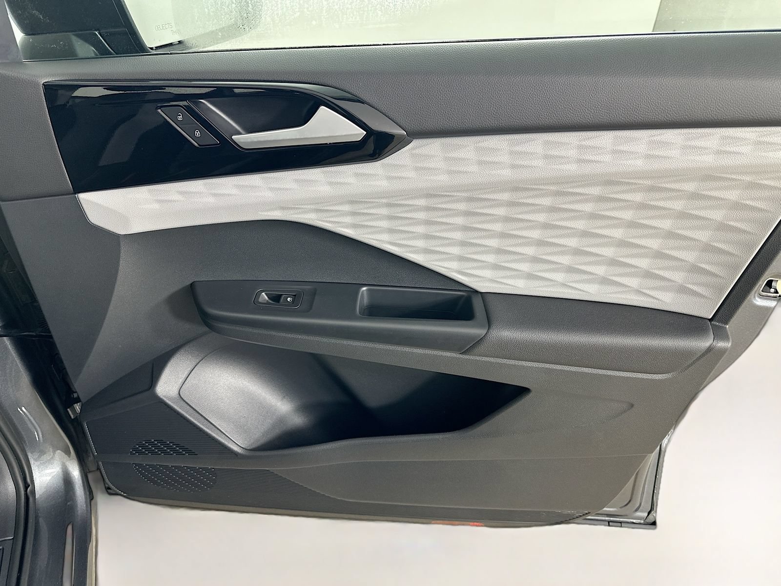 Certified 2023 Volkswagen Taos S FWD image 39