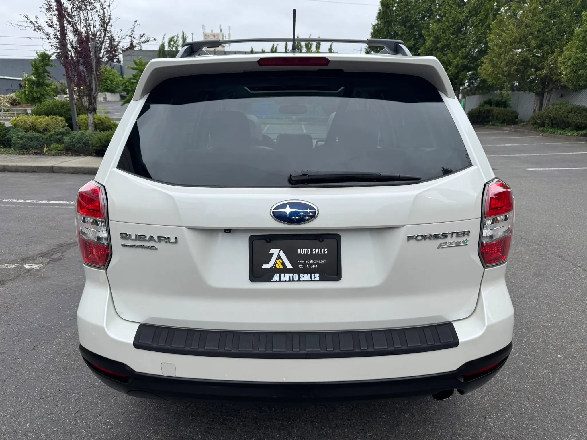 Used 2015 Subaru Forester 2.5i Limited AWD/4WD image 9