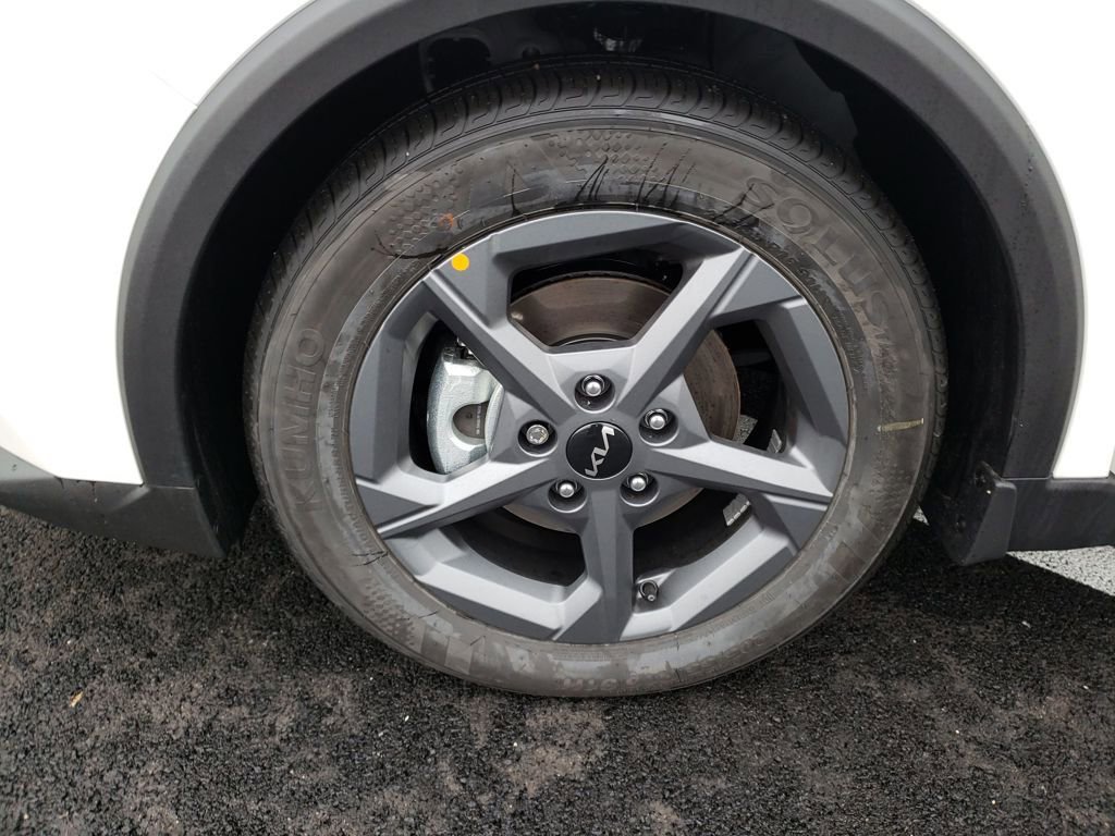 New 2025 Kia K4 LXS image 25