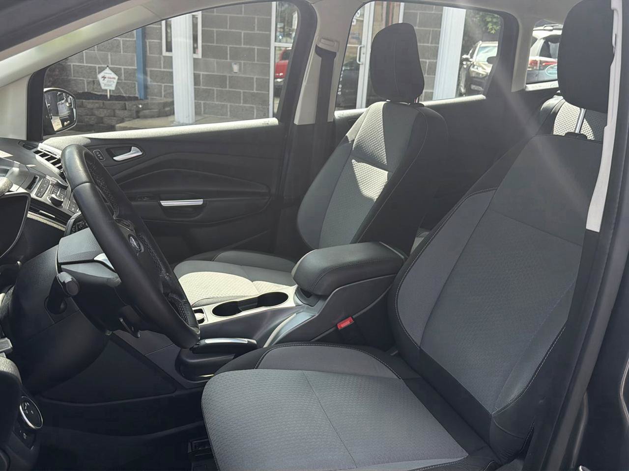 Used 2018 Ford C-MAX SE w/ Cold Weather Package FWD image 19