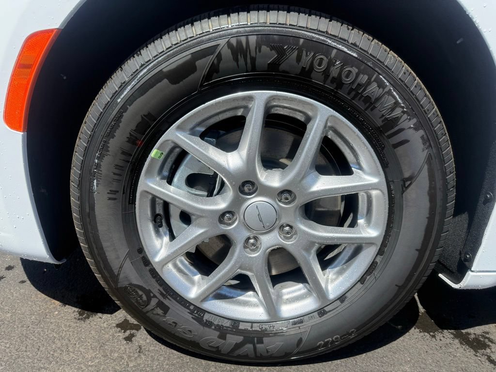 New 2027 Chrysler Pacifica Select w/ Family Tech Group FWD image 10