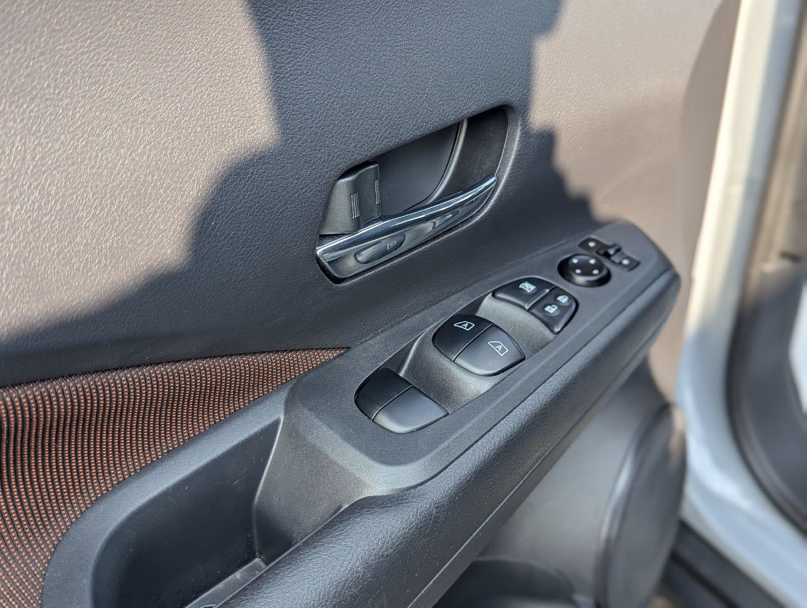 Used 2023 Nissan Kicks SR w/ Exterior Package FWD image 28