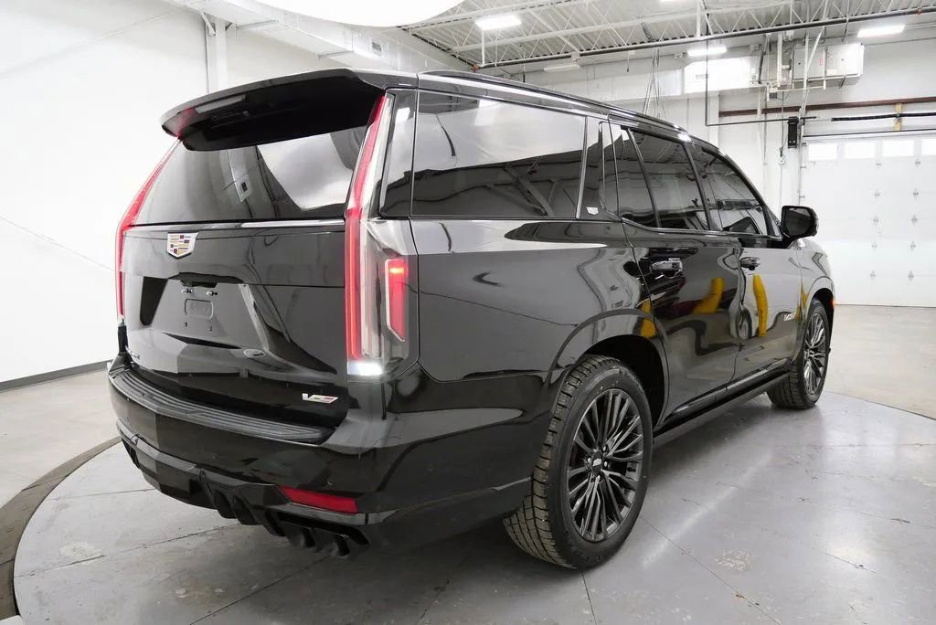 Used 2023 Cadillac Escalade V image 7