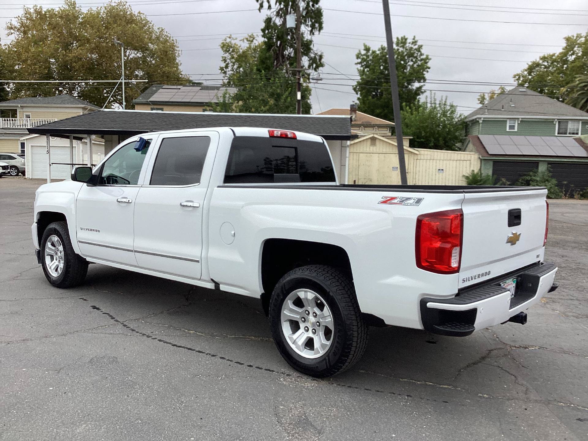 Used 2017 Chevrolet Silverado 1500 LTZ Z71 w/ LTZ Plus Package AWD/4WD image 7
