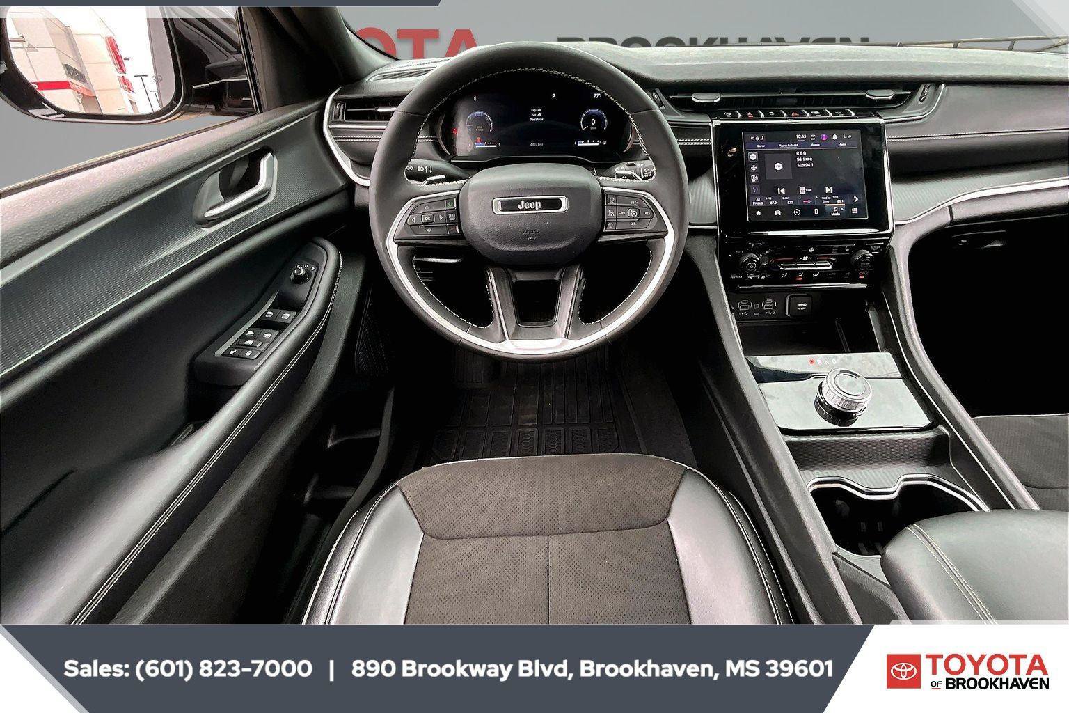 Used 2023 Jeep Grand Cherokee L Laredo AWD/4WD image 5