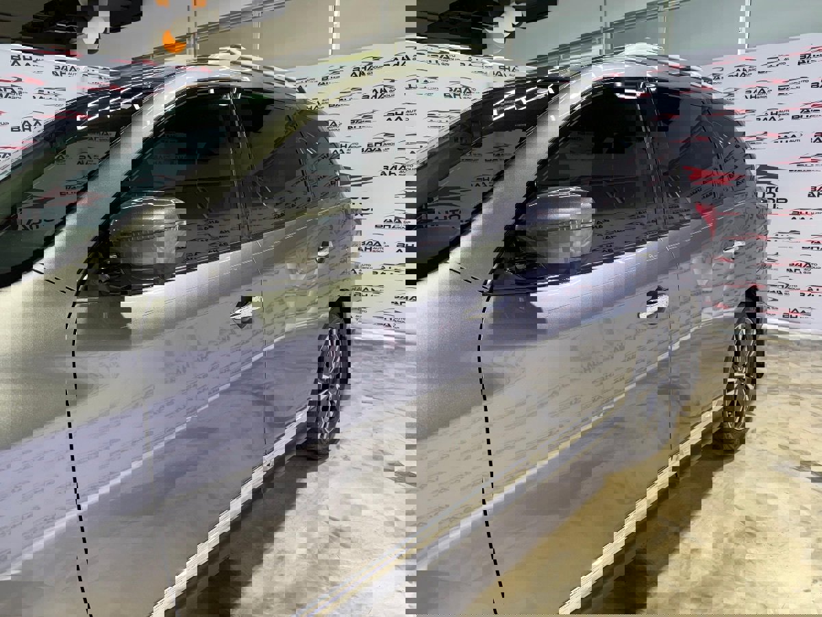 Used 2020 Nissan Pathfinder Platinum FWD image 4