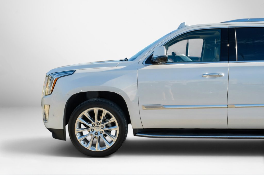 Used 2018 Cadillac Escalade Luxury AWD/4WD image 9