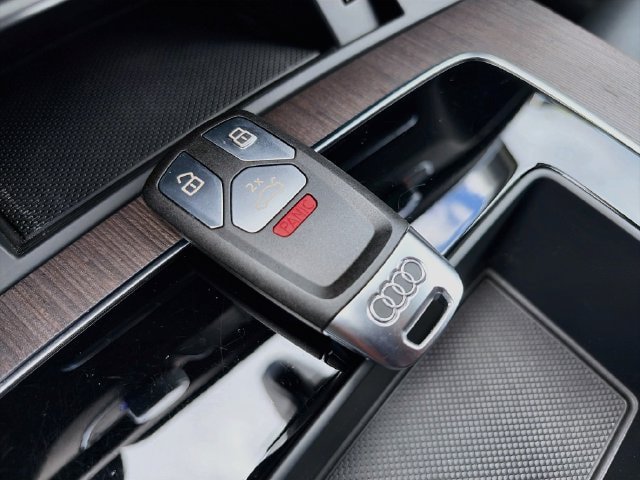 Used 2022 Audi Q5 e Prestige AWD/4WD image 37