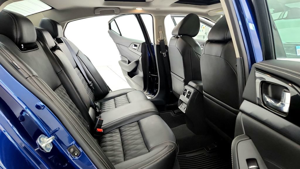 Used 2023 Nissan Maxima Platinum w/ Sport Mat Group FWD image 18