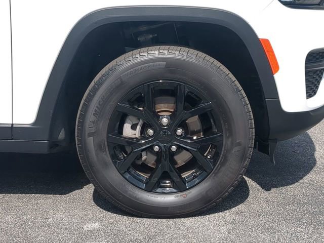 Certified 2025 Jeep Grand Cherokee Altitude AWD/4WD image 11