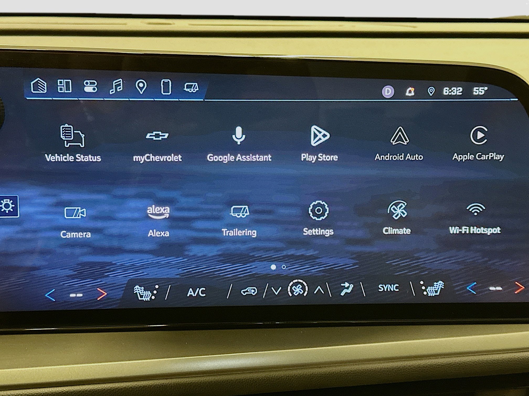 Used 2025 Chevrolet Traverse LT image 26