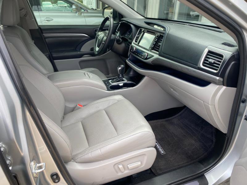 Used 2018 Toyota Highlander Limited Platinum image 16