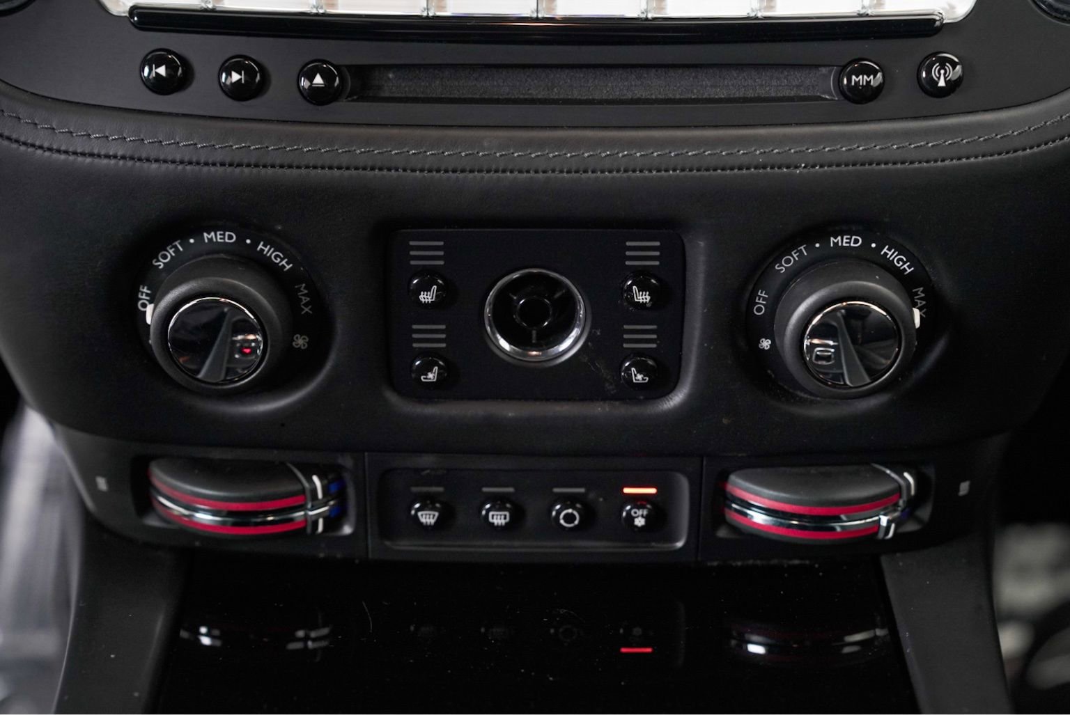 Used 2020 Rolls-Royce Dawn image 36