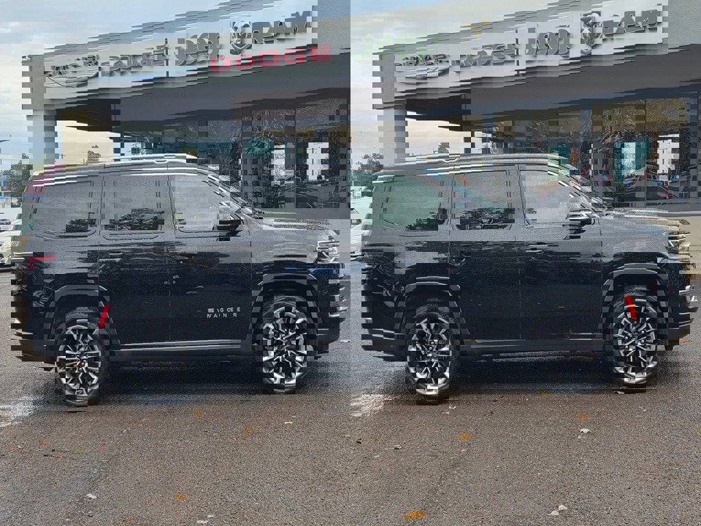 Used 2022 Jeep Wagoneer Series III w/ Premium Group I image 5