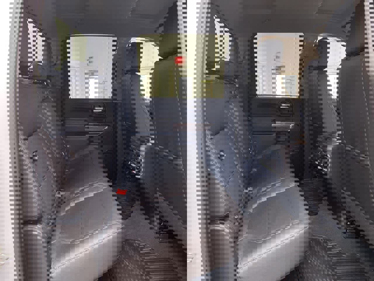 Used 2021 Chevrolet Silverado 2500 LTZ w/ LTZ Convenience Package image 18