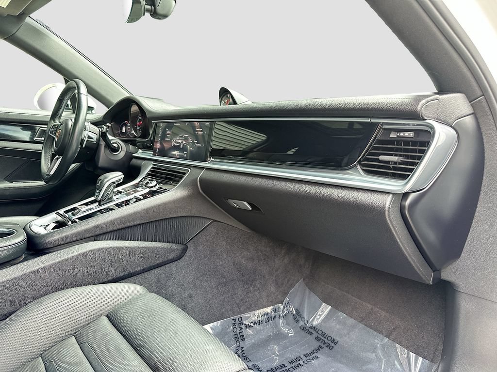 Used 2018 Porsche Panamera 4 AWD/4WD image 31