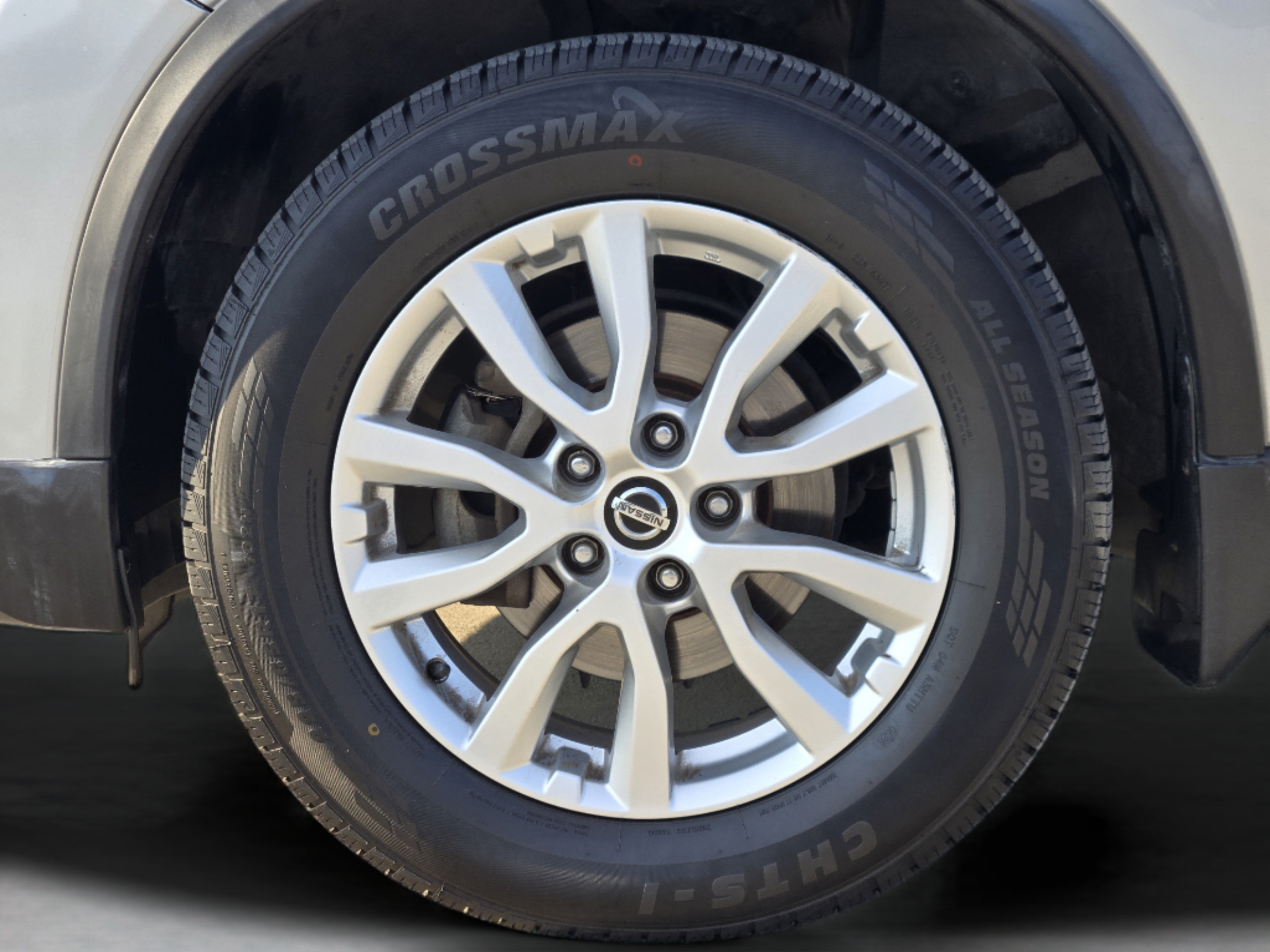 Used 2018 Nissan Rogue SV w/ Sun & Sound Touring Package AWD/4WD image 32