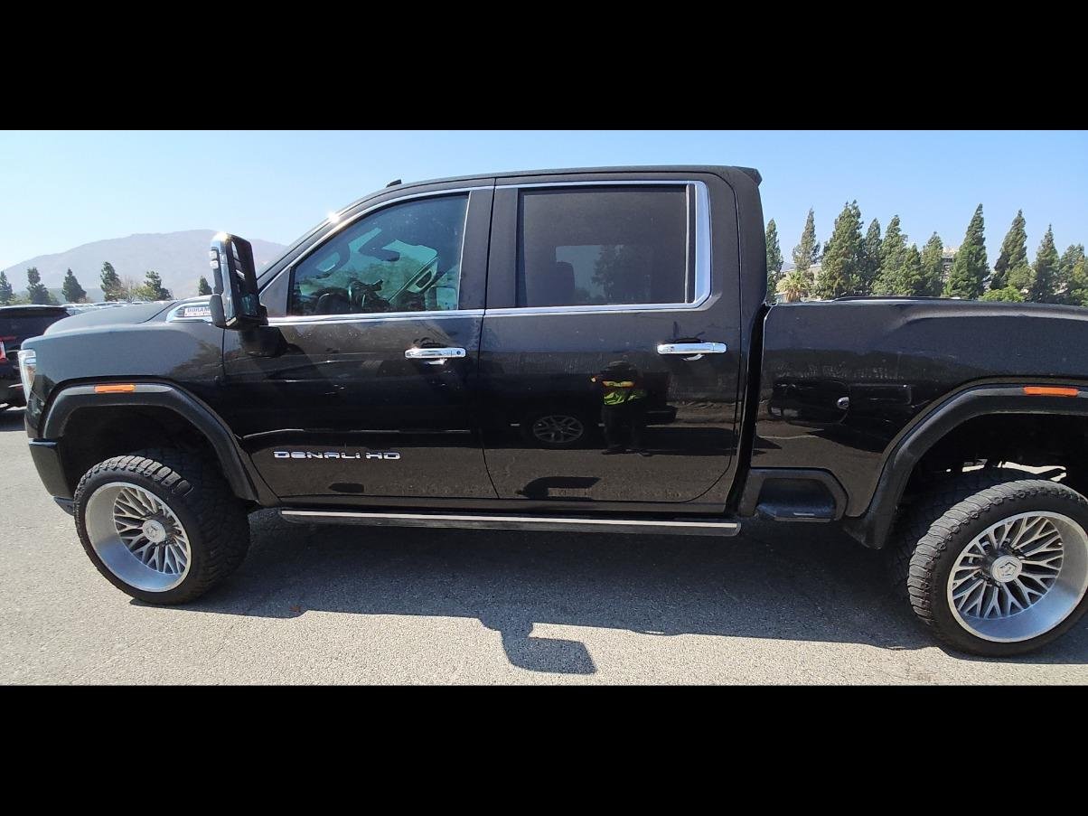 Used 2022 GMC Sierra 3500 Denali w/ Denali Black Diamond Edition AWD/4WD image 5