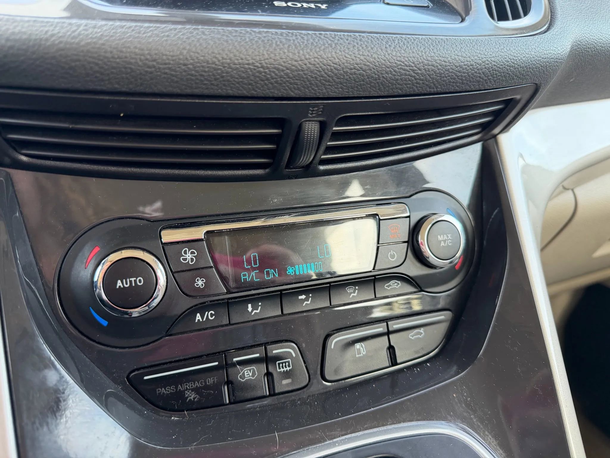 Used 2016 Ford C-MAX Energi SEL w/ Equipment Group 302A image 21