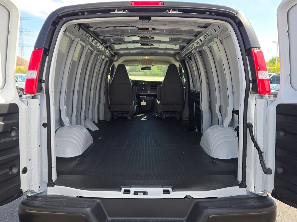 New 2026 Chevrolet Express 2500 Extended w/ Enhanced Convenience Package RWD image 16