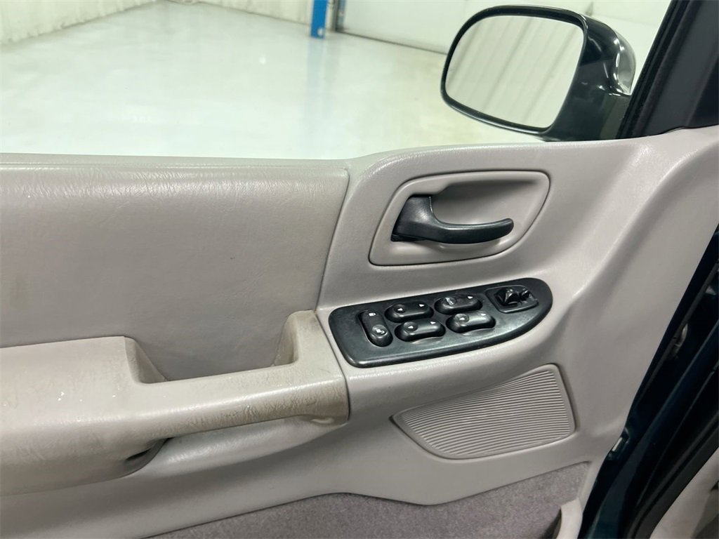 Used 2001 Ford Windstar image 19