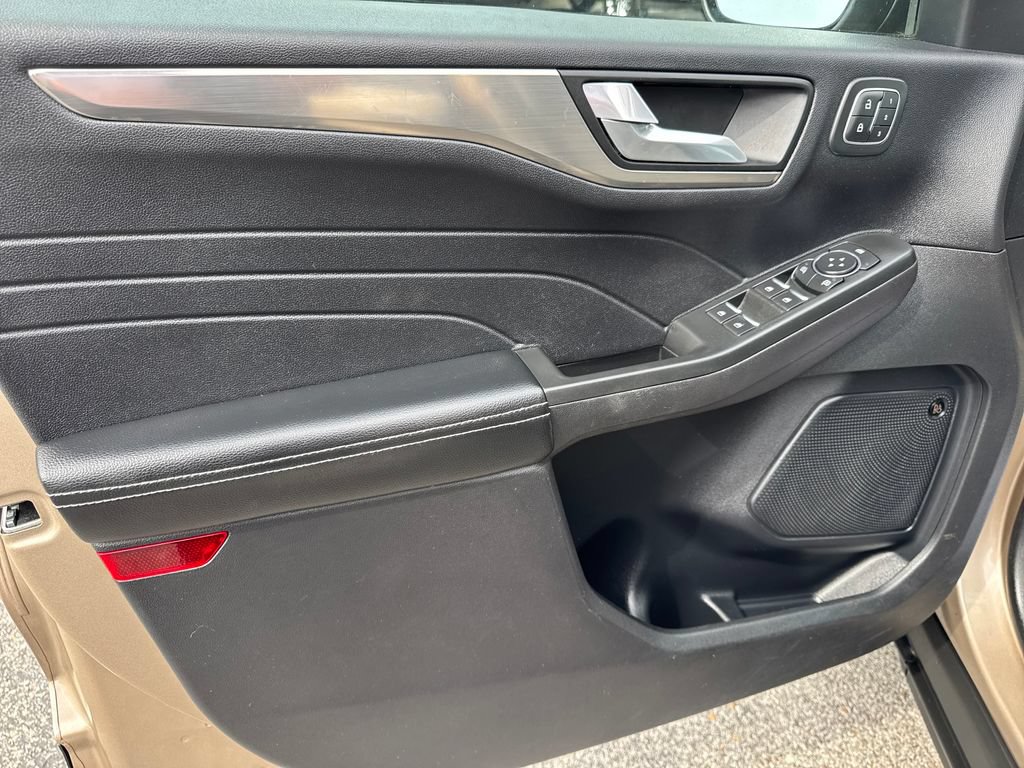 Used 2021 Ford Escape Titanium FWD image 17