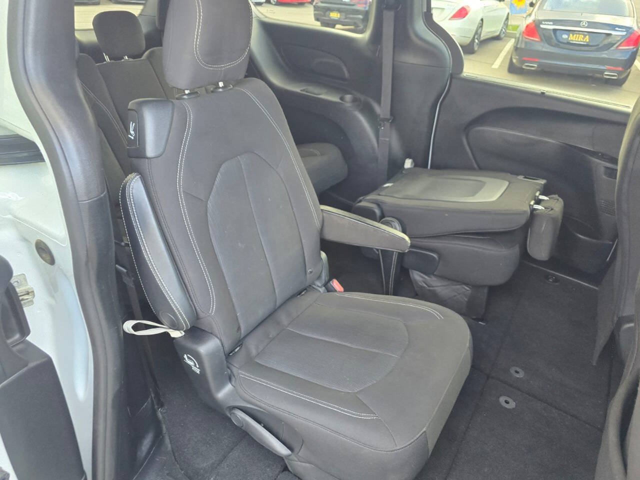Used 2020 Chrysler Pacifica Touring w/ Advanced Safetytec Group FWD image 60