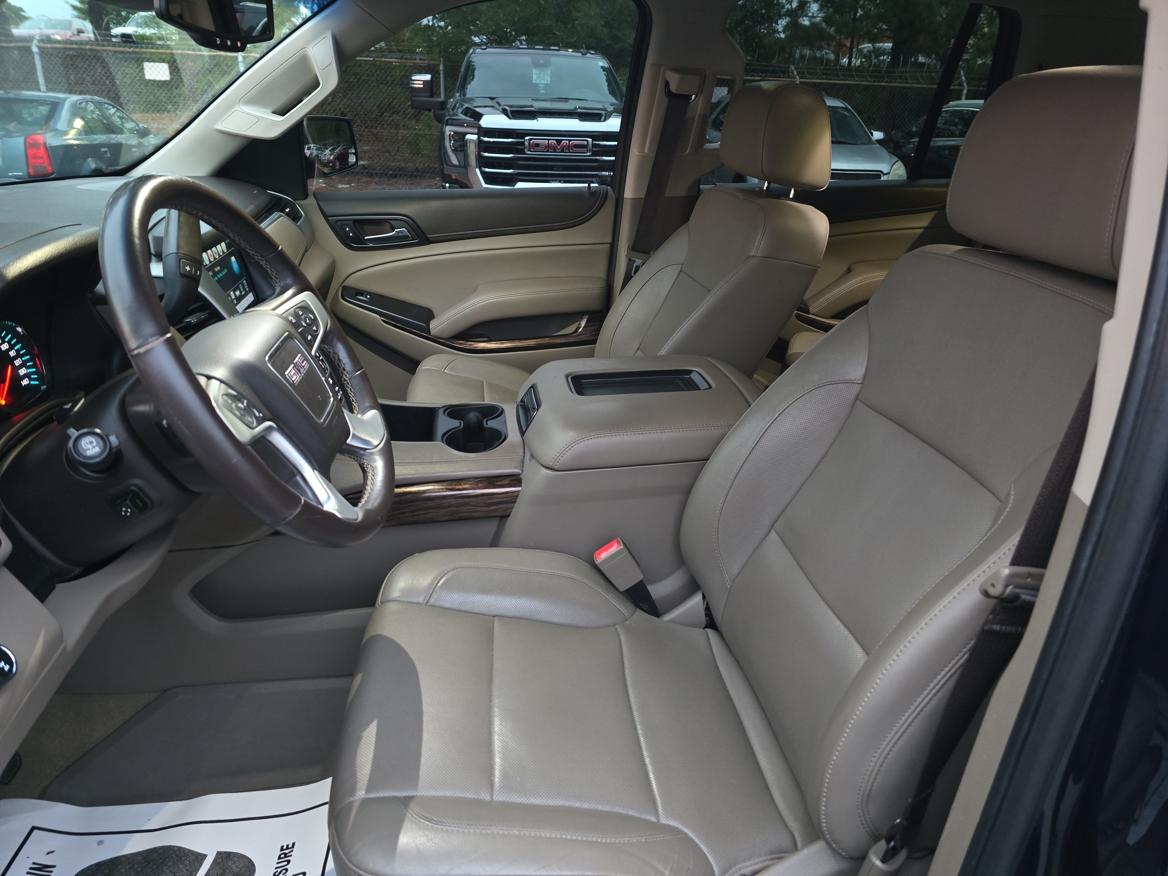Used 2018 GMC Yukon SLT w/ Premium Edition AWD/4WD image 15