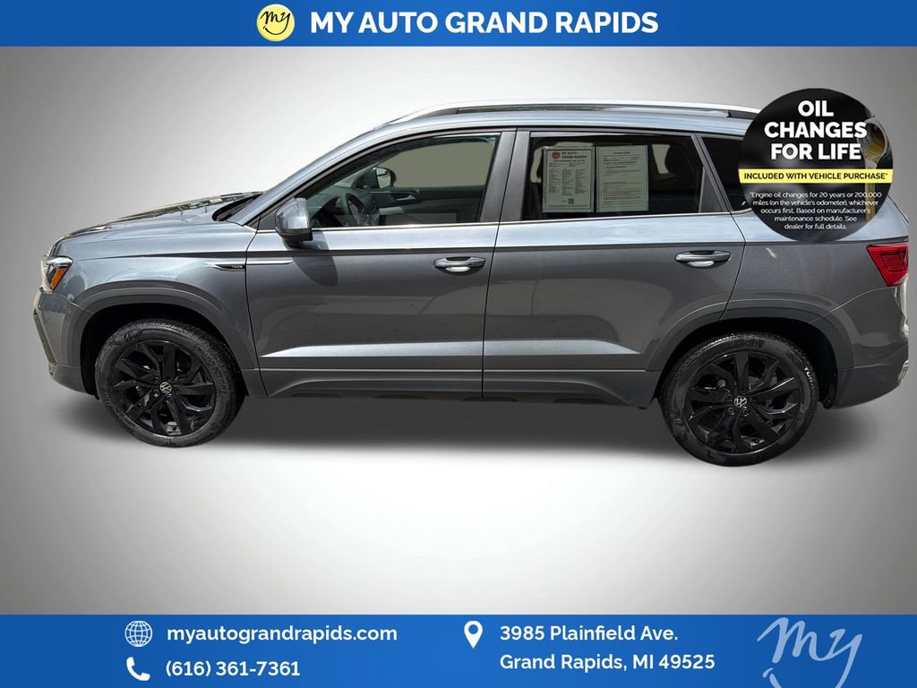 Used 2023 Volkswagen Taos SE w/ Panoramic Sunroof Package AWD/4WD image 4