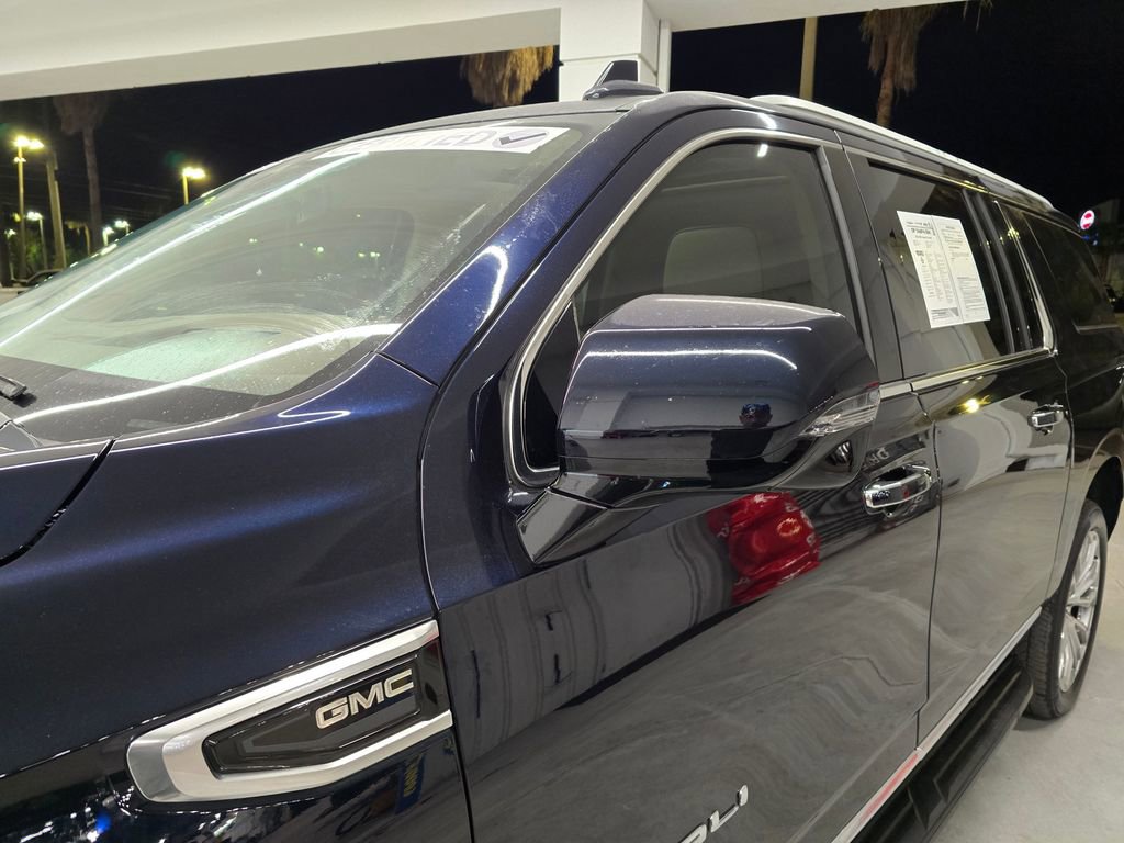Used 2022 GMC Yukon XL Denali image 12