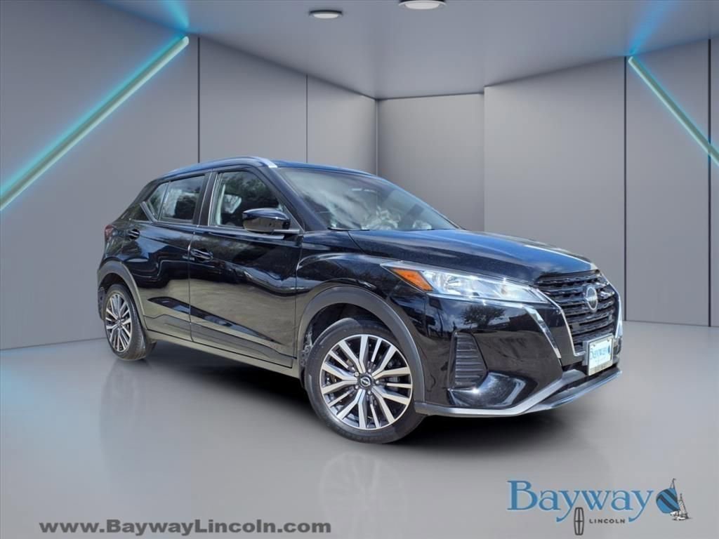 Used 2022 Nissan Kicks SV