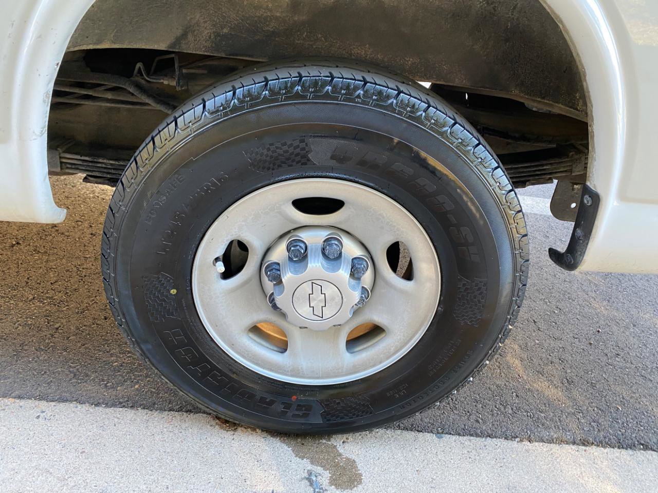 Used 2017 Chevrolet Express 3500 Extended image 33