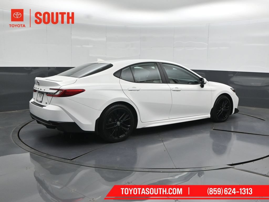 Used 2025 Toyota Camry SE w/ Convenience Package FWD image 2
