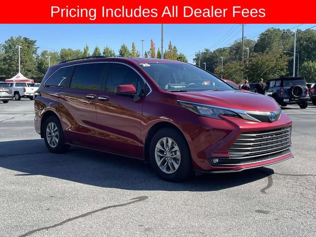 Used 2025 Toyota Sienna XLE FWD image 7