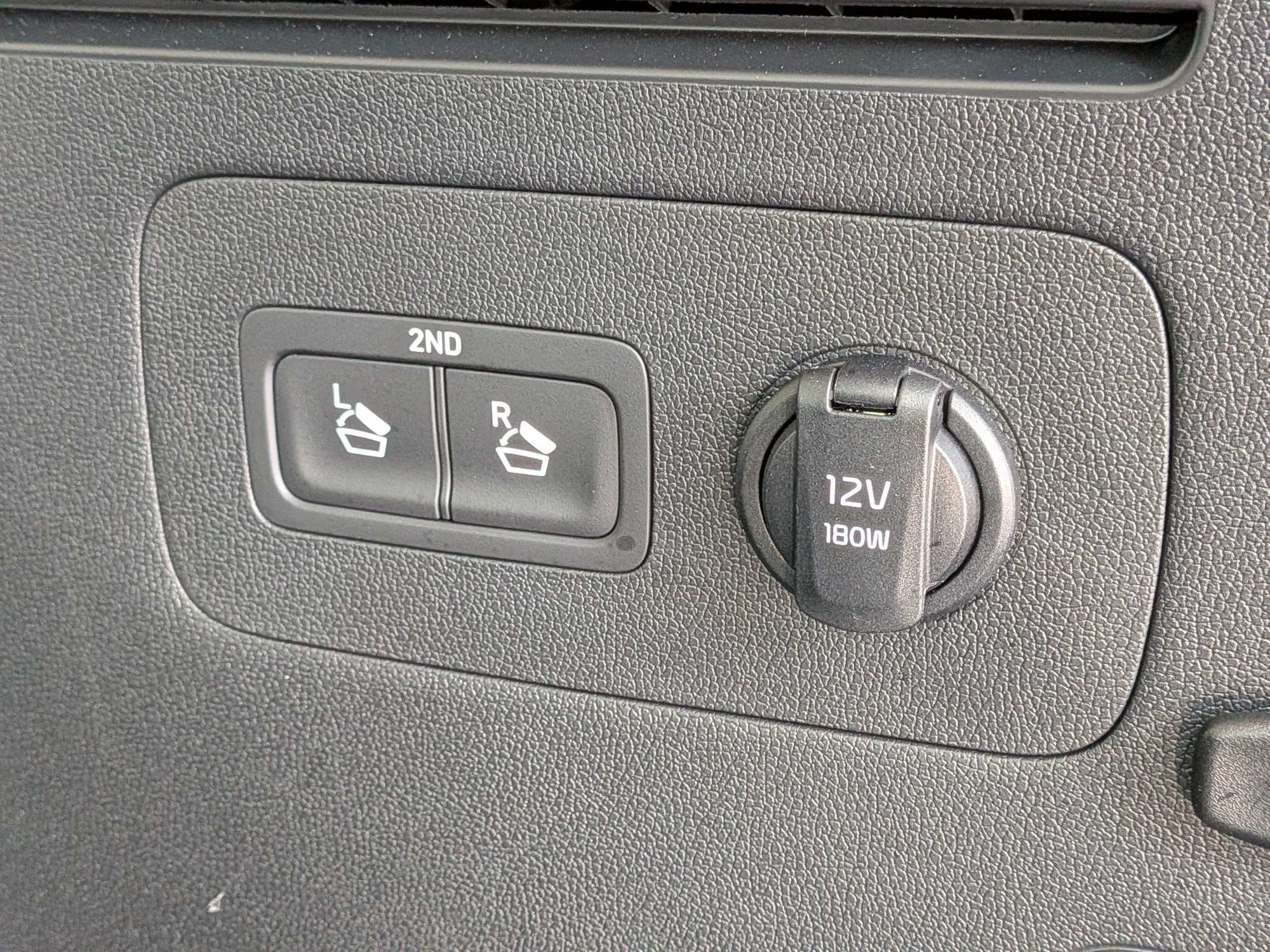 Certified 2025 Kia Sorento S w/ Panoramic Sunroof Package FWD image 15