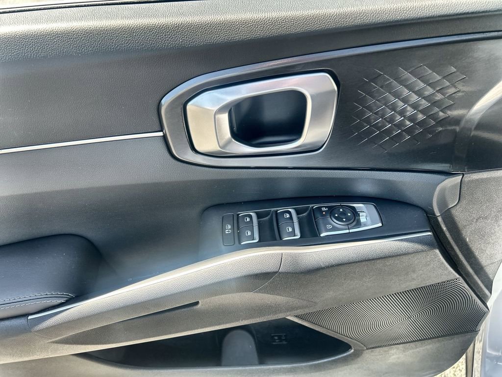 Used 2025 Kia Sorento EX w/ Panoramic Sunroof Package FWD image 19