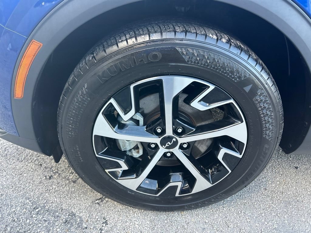 Used 2025 Kia Sportage EX FWD image 18