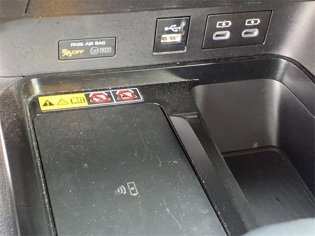 Used 2025 Toyota Camry SE image 8