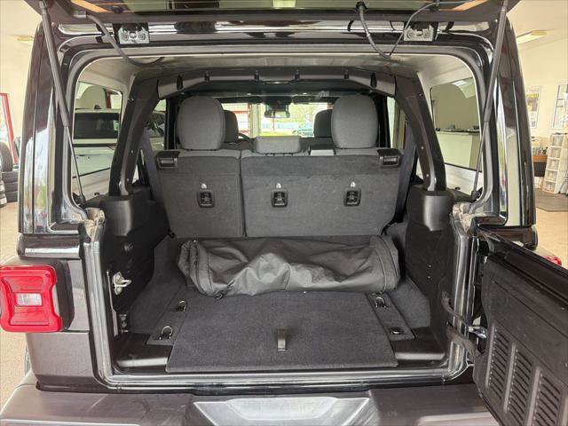 Certified 2025 Jeep Wrangler Unlimited Sahara AWD/4WD image 23