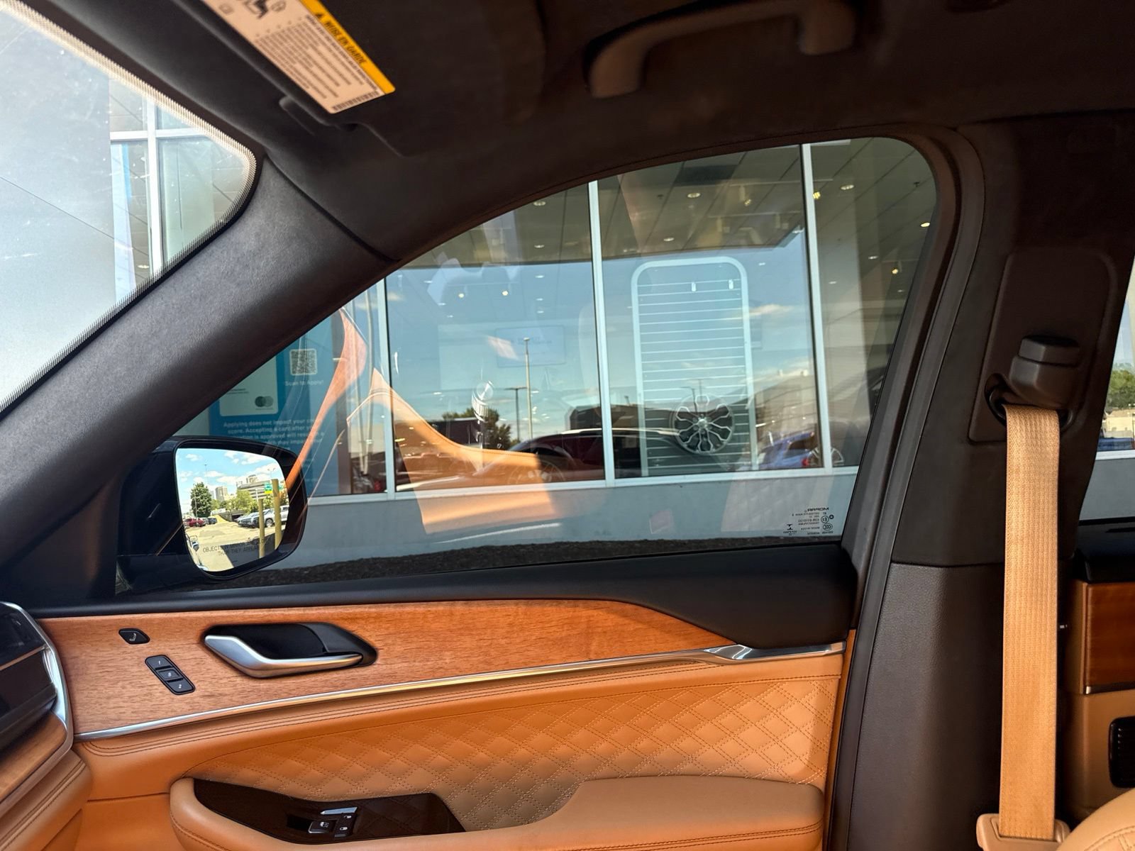Used 2022 Jeep Grand Cherokee Summit AWD/4WD image 27