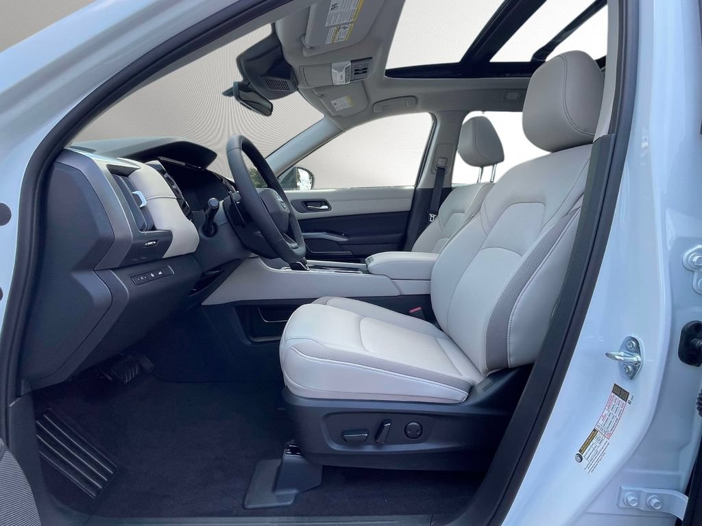 New 2026 Nissan Pathfinder SL w/ SL Premium Package FWD image 17